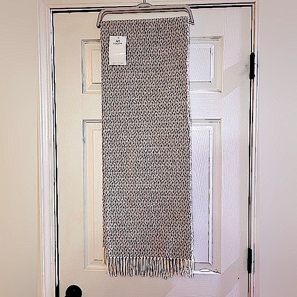 DOCOFIL WHITE THROW BLANKET WITH FRINGES - GEOMETRIC PATTERN - Picture 4 of 8